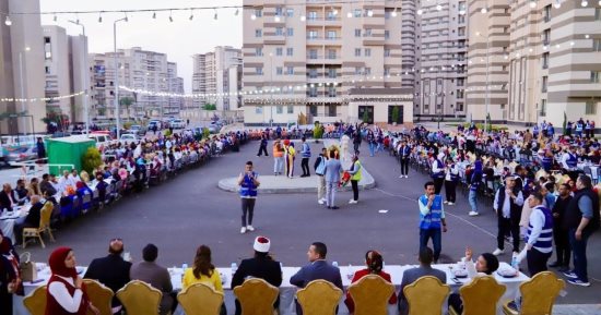 حفل إفطار جماعى لـ1000 مواطن من أهالى نزلة السمان بروضة أكتوبر.. صور