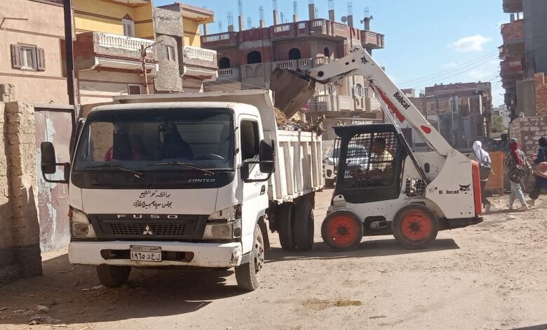 رفع 2050 طن قمامة وتحرير 120 مخالفة تموينية بمراكز ومدن كفر الشيخ.. صور