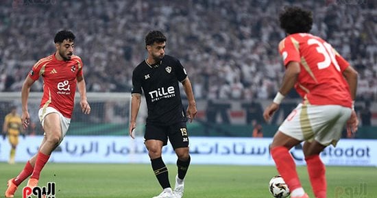 انطلاق مباراة الاهلي والزمالك في نهائي السوبر المصري بالإمارات