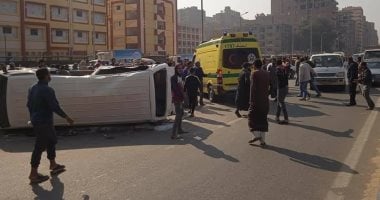 مصرع 3 أشخاص وإصابة 4 آخرين إثر انقلاب ميكروباص فى منشأة القناطر