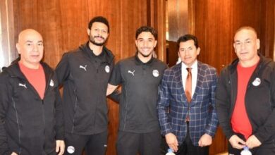 وزير الرياضة يدعم لاعبى منتخب مصر قبل مباراتى كاب فيردى بوتسوانا.. صور