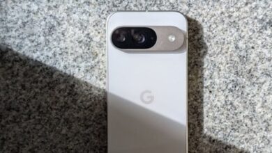 تسريب تصميم هاتف Google Pixel 9a الجديد قبل إطلاقه فى صور حية