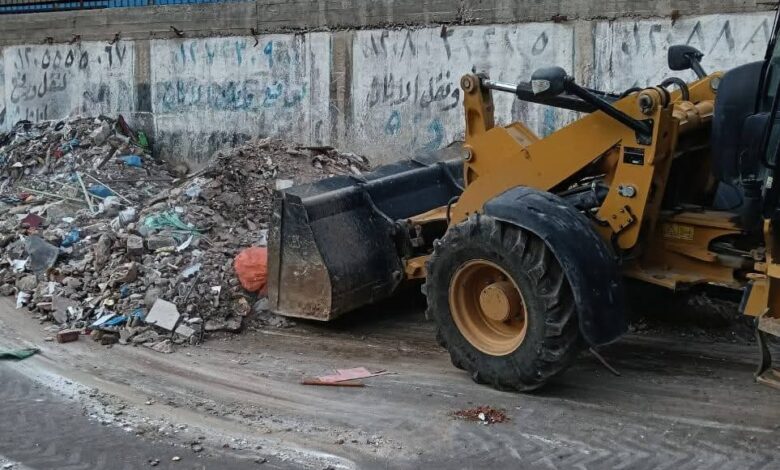 رفع 5 أطنان مخلفات من ميدان ساعة الزهور ومستشفى الرمد بحي وسط الإسكندرية