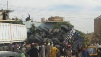 إصابة شخص إثر انقلاب سيارة نقل فى منطقة الصف