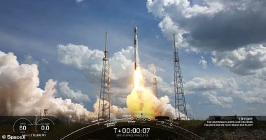 تفاصيل إطلاق SpaceX لـ21 قمرا صناعيا جديدا للانترنت الفضائى من فلوريدا